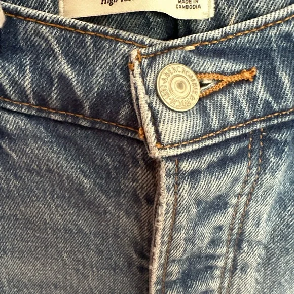 Abercrombie & Fitch Hi Rise Dad Shirts Distressed Denim Shorts- Curve Love -6/28 - Picture 2 of 4